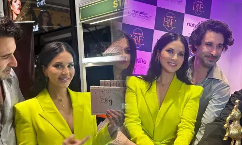 सनी लियोनी ने बेंगलुरु में अपना ब्यूटी ब्रांड लॉन्च किया!