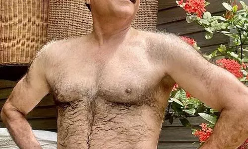 अनिल कपूर का श्रेडेड फिजिक को जेरेमी रेनर के रेनरवेशन के रोरी मिलिकिन से सराहना मिली!