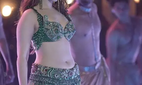 प्रशंसकों ने स्त्री 2 के आज की रात में तमन्ना भाटिया के धमाकेदार डांस की सराहना की