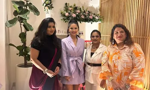 सनी लियोनी का कॉस्मेटिक ब्रांड लुक्स सैलून के कोलैबोरेशन से रांची में हुआ लॉन्च !