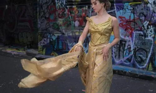 सान्या मल्होत्रा ने साड़ी को दिया मॉडर्न ट्विस्ट और हमें लगता है यह एक नया ट्रेंड बनने के लिए है तैयार!