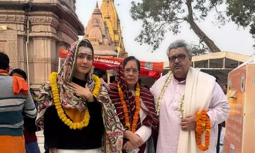 राशि खन्ना ने काशी विश्वनाथ मंदिर में शांतिपूर्ण तरीके से अपना जन्मदिन मनाया, और सोशल मीडिया पर अपने विशेष दिन की झलकियाँ फैंस के साथ साझा कीं।