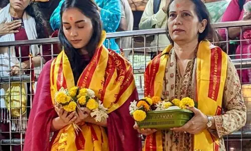 मानुषी छिल्लर ने सिद्धिविनायक मंदिर में प्रार्थना और आशीर्वाद के साथ 2025 की शुरुआत की