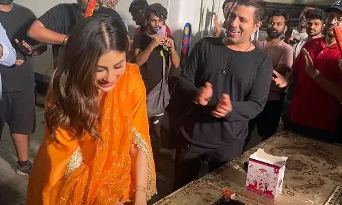 इट्स रैप-अप! मौनी रॉय ने अपने आगामी प्रोजेक्ट सलाकार की शूटिंग पूरी की