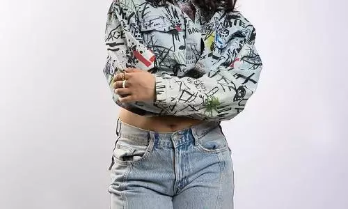 कावेरी कपूर की दिल को छू लेने वाली कविता सुंदरता के बारे में हमें बताए गए झूठ को चुनौती देती है