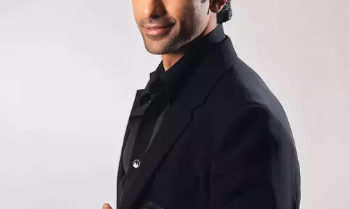 ताहा शाह बदुशा का वीडियो हुआ वायरल, जब अभिनेता ने रेखा जी के चरण छूकर लिया आशीर्वाद, और जीत लिए सबके दिल