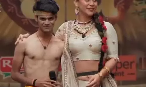 छोरियाँ चली गाँव में कृष्णा श्रॉफ का दिल छू लेने वाले अंदाज़ ने सबका दिल जीता, टाइगर श्रॉफ के फैन को दिया भाई का गुड लक चर्म ब्रेसलेट