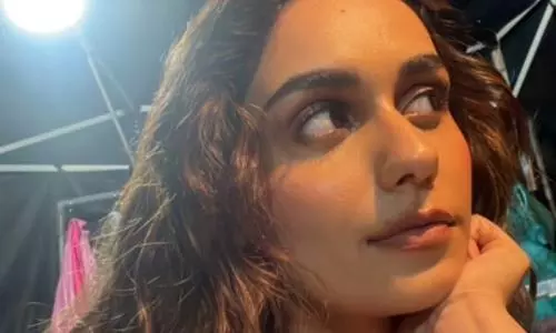 क्या मिस वर्ल्ड मानुषी छिल्लर वेब सीरीज़ की तैयारी कर रही हैं? BTS तस्वीर ने मचाई हलचल