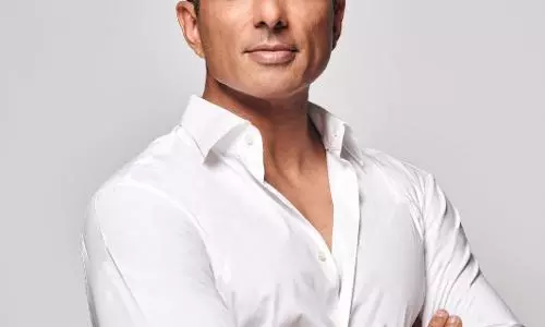 बाढ़ प्रभावित पंजाब के साथ खड़े हैं रियल लाइफ हीरो सोनू सूद: हम हर एक व्यक्ति को फिर से अपने पैरों पर खड़ा होने में मदद करेंगे।