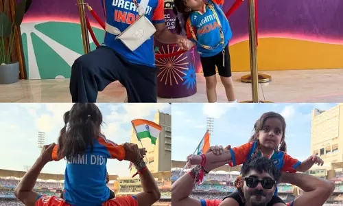 अपारशक्ति खुराना बेटी आरज़ोई संग पहुंचे महिला विश्वकप देखने, टीम इंडिया की जीत पर ऐसे जताया जश्न अपारशक्ति खुराना बेटी आरज़ोई संग पहुंचे महिला विश्वकप देखने, टीम इंडिया की जीत पर ऐसे जताया जश्न