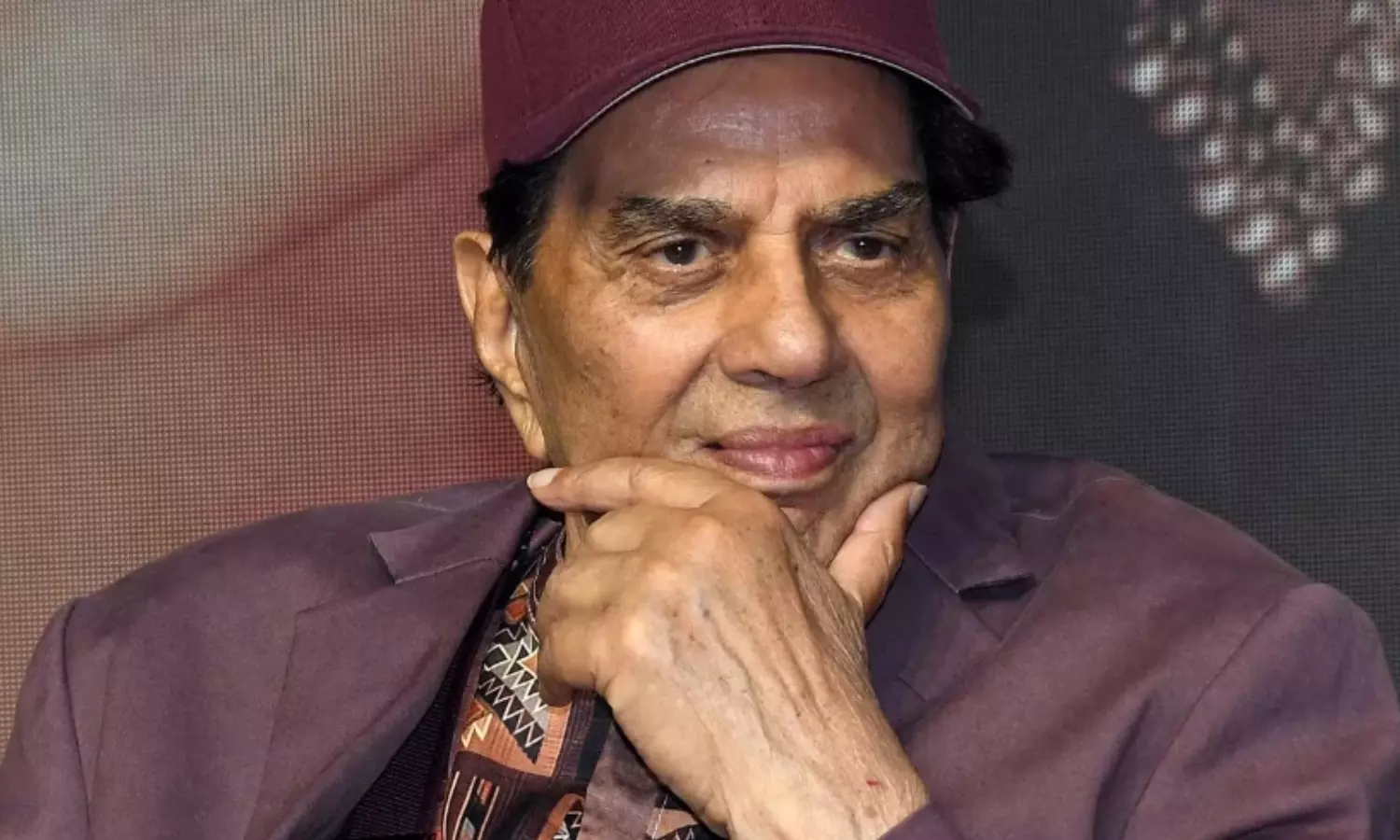 धर्मेंद्र की तबीयत बिगड़ी: सांस लेने में दिक्कत के बाद ब्रीच कैंडी अस्पताल में भर्ती, हालत नाजुक.