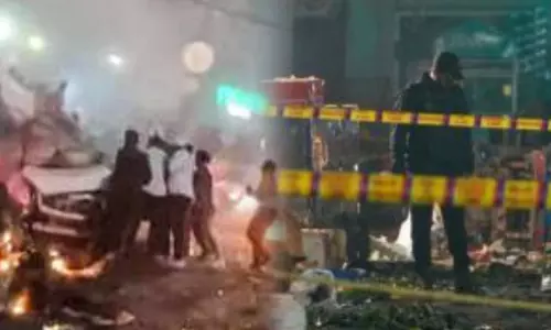 नई दिल्ली कार ब्लास्ट: लाल किला के पास हुए धमाके में 12 की मौत, 20 घायल – बॉलीवुड ने जताया शोक नई दिल्ली कार ब्लास्ट: लाल किला के पास हुए धमाके में 12 की मौत, 20 घायल – बॉलीवुड ने जताया शोक