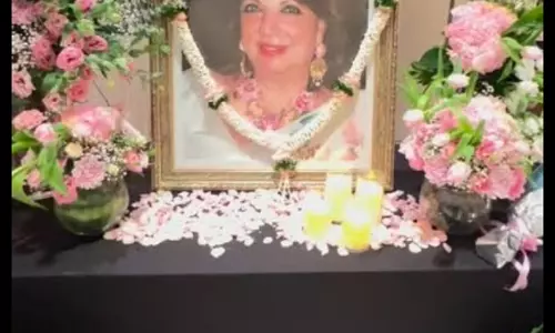 मुंबई में जरीन खान की प्रेयर मीट में जुटे बॉलीवुड सितारे, संजय खान का पूरा परिवार भी रहा मौजूद