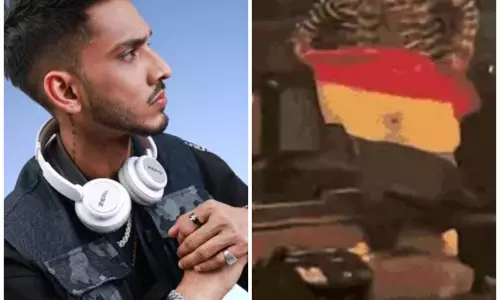 तल्हा अंजुम का तिरंगा विवाद पर बड़ा बयान: “मेरी कला सरहदों से परे है, मैं फिर भी झंडा उठाऊंगा” तल्हा अंजुम का तिरंगा विवाद पर बड़ा बयान: “मेरी कला सरहदों से परे है, मैं फिर भी झंडा उठाऊंगा”