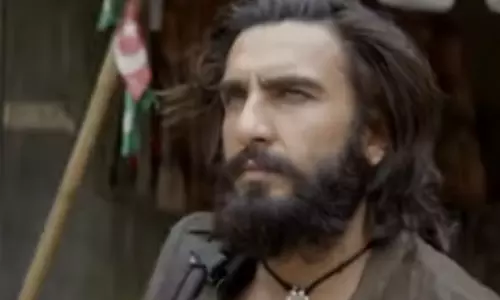 धुरंधर: रणवीर सिंह के दमदार ट्रेलर के बाद मेकर्स ने रिलीज किया नया कव्वाली ट्रैक ‘इश्क जलाकर कारवां’ धुरंधर: रणवीर सिंह के दमदार ट्रेलर के बाद मेकर्स ने रिलीज किया नया कव्वाली ट्रैक ‘इश्क जलाकर कारवां’