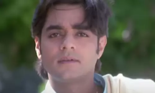 अलीगढ़ की पुश्तैनी हवेली को बेचने की साजिश का आरोप: चंद्रचूड़ सिंह ने चाची पर लगाई शिकायत, परिवार में बढ़ा विवाद