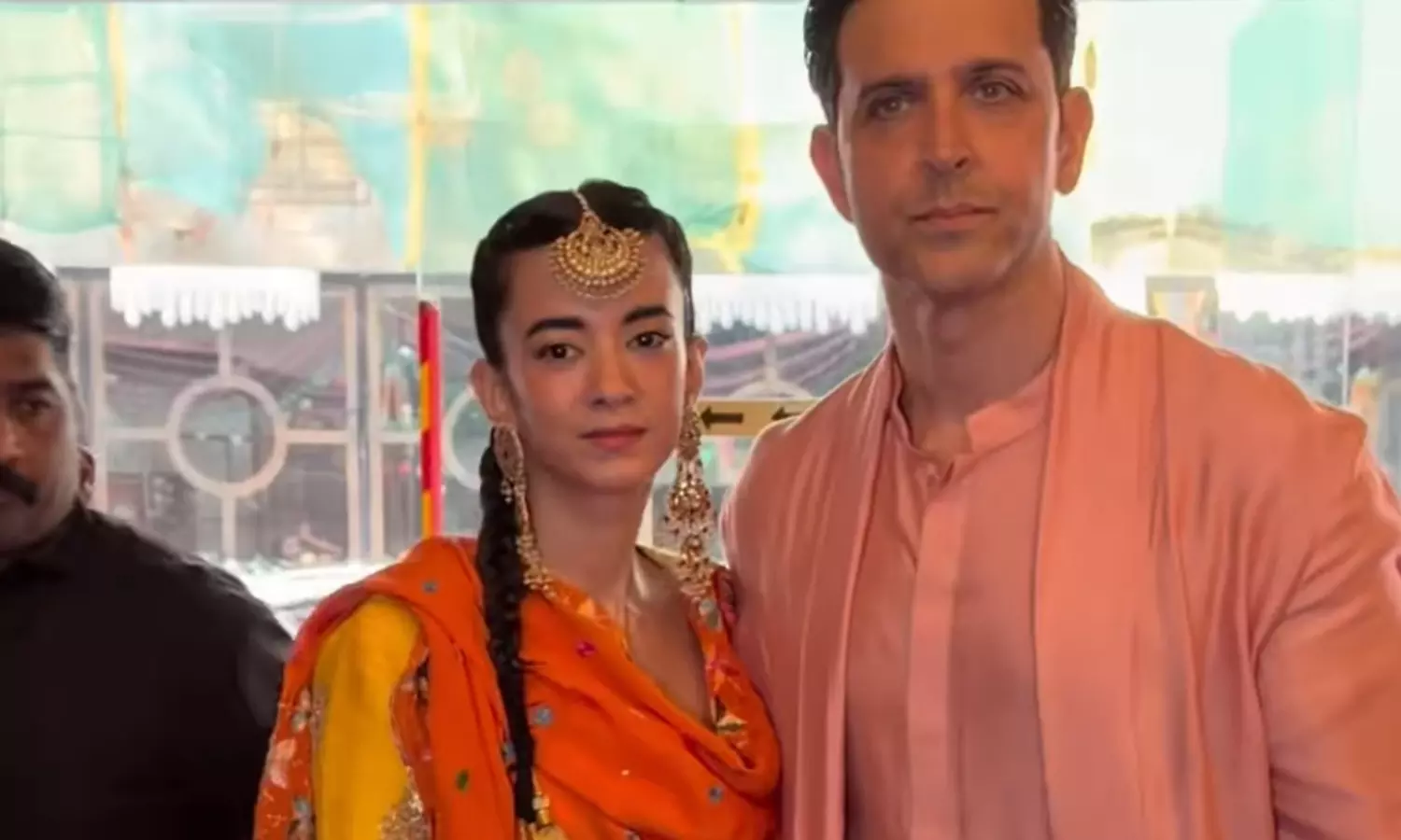 कजिन की प्री-वेडिंग में ऋतिक रोशन का फैमिली अपीयरेंस, सबा आज़ाद और दोनों बेटों के साथ दिखे ट्रेडिशनल अंदाज़ में