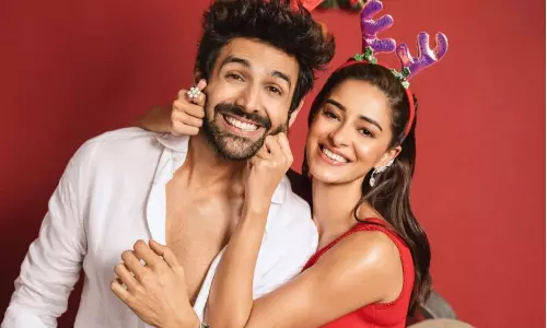 क्रिसमस पर बॉलीवुड सितारों का जश्न, कार्तिक- अनन्या से लेकर सोनू सूद तक ने शेयर की फेस्टिव झलकियां