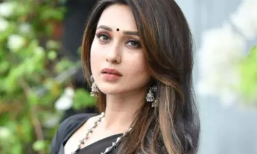 लाइव स्टेज शो में बदसलूकी का आरोप: बंगाली एक्ट्रेस मिमी चक्रवर्ती ने दर्ज कराई FIR, आयोजकों पर गंभीर आरोप