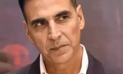 अक्षय कुमार की आंखों की इमरजेंसी सर्जरी, शूटिंग के तुरंत बाद अस्पताल में हुए भर्ती